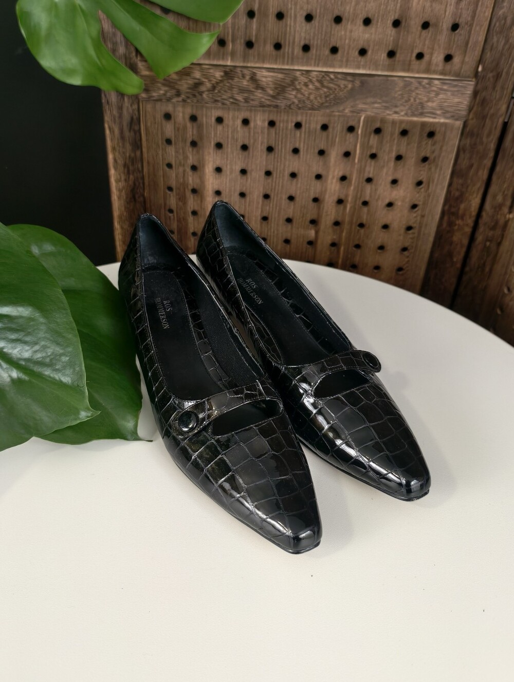 Vintage Ros Hommerson Black Croc-Embossed Pointed Toe Kitten Heels